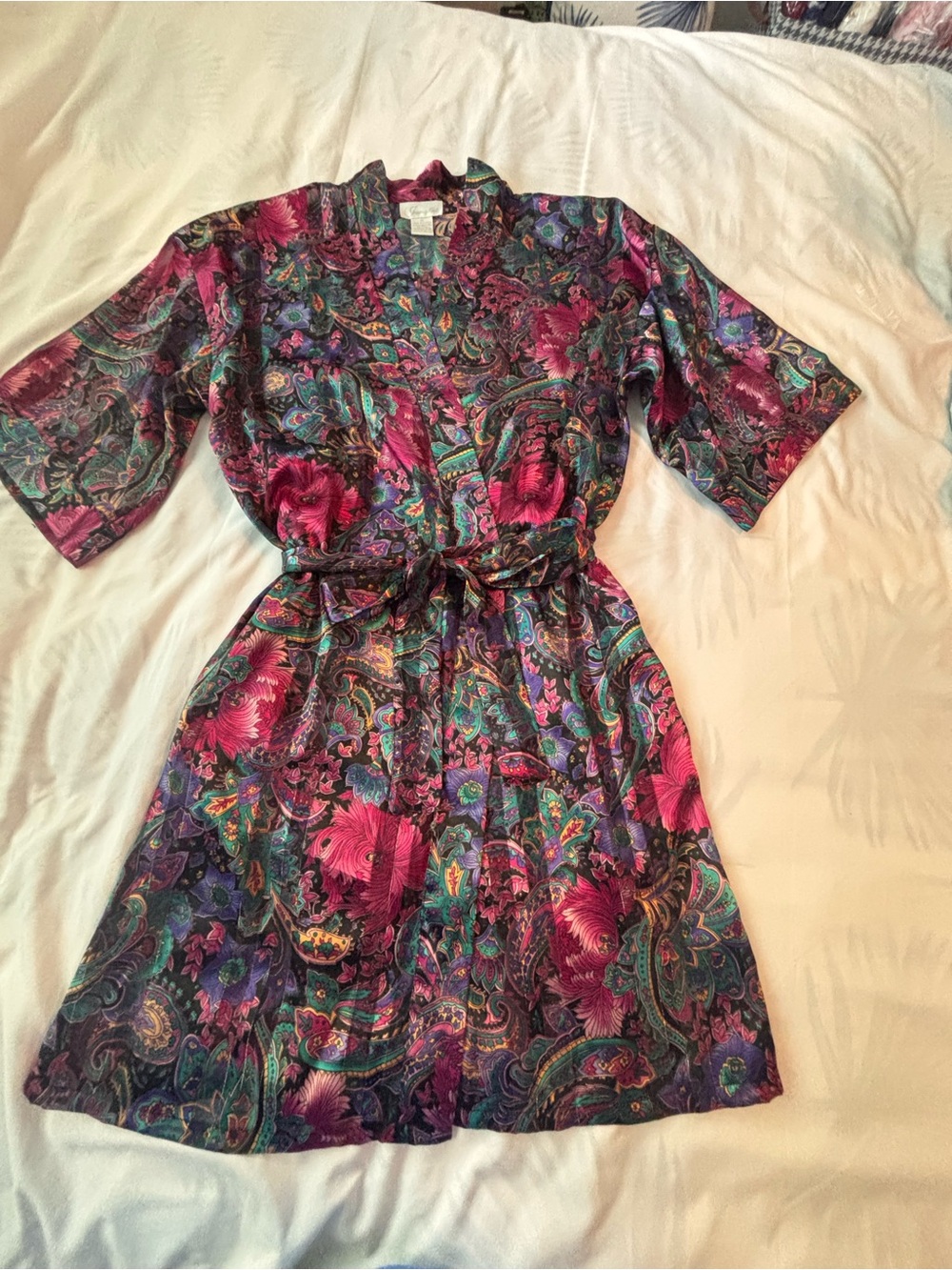 Silk-Feel Floral Paisley Robe in Fuchsia Multi